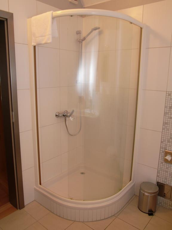 Apartments And Suites Kremnica Habitación foto