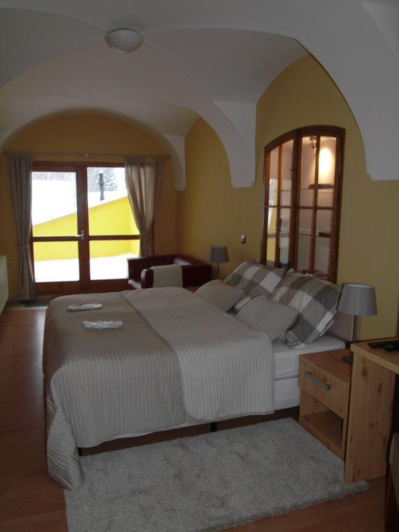 Apartments And Suites Kremnica Habitación foto