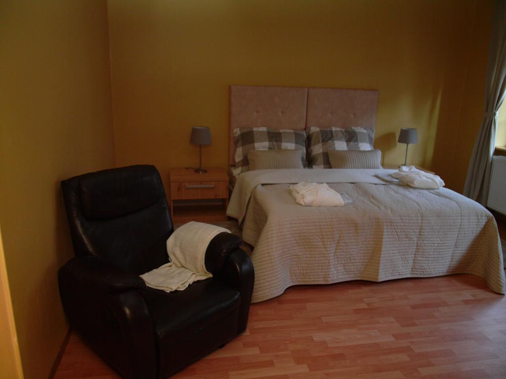 Apartments And Suites Kremnica Habitación foto