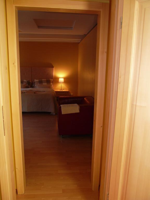 Apartments And Suites Kremnica Habitación foto