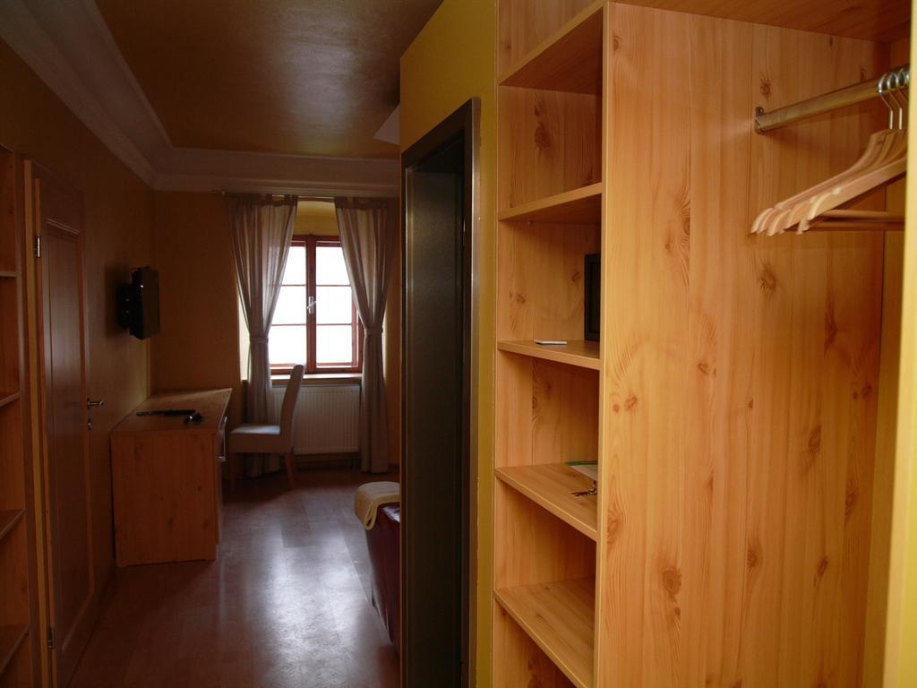 Apartments And Suites Kremnica Habitación foto