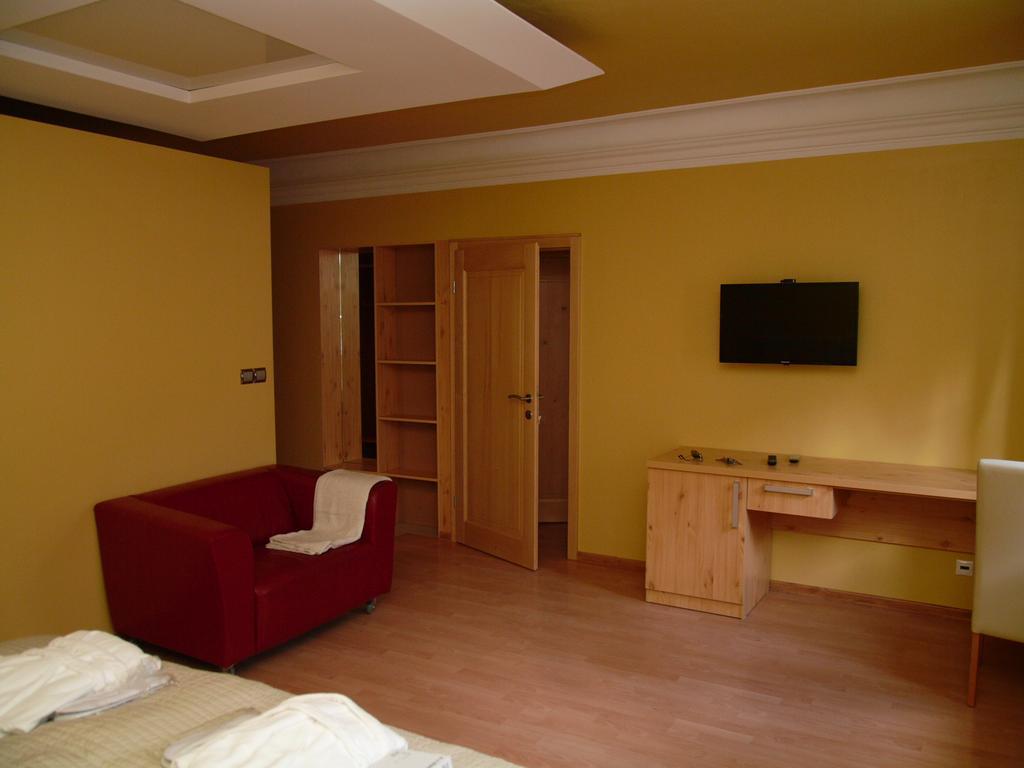Apartments And Suites Kremnica Habitación foto